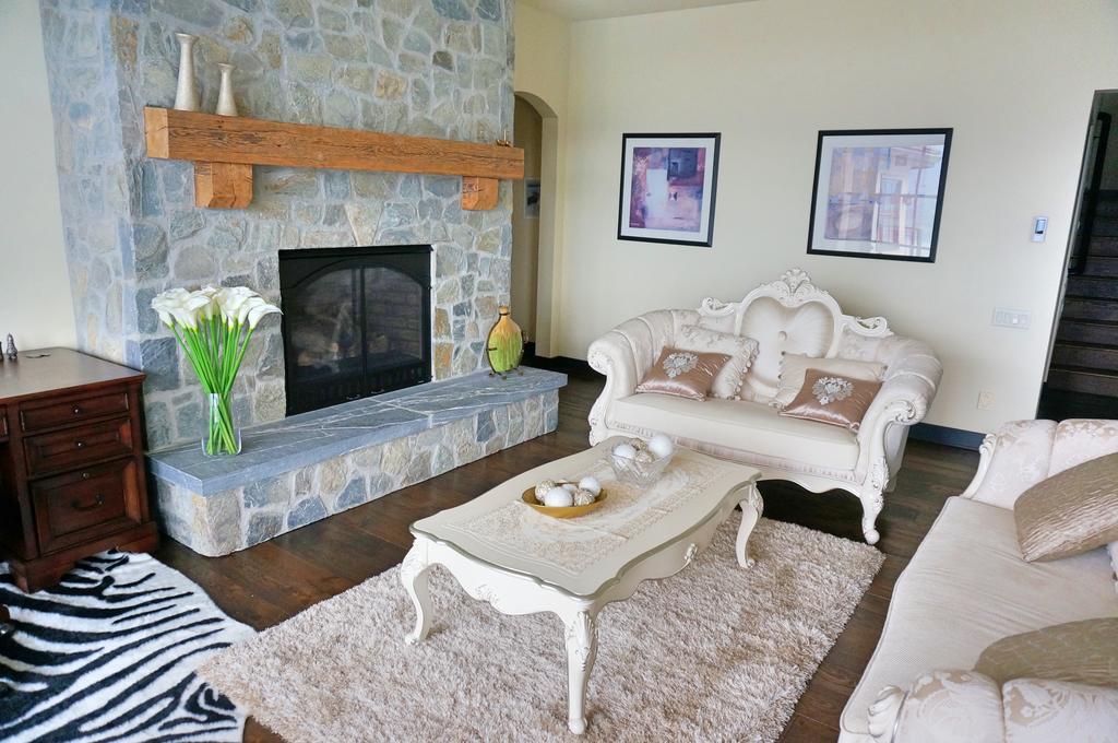 Mission Hill Lake View Villa West Kelowna Exterior foto