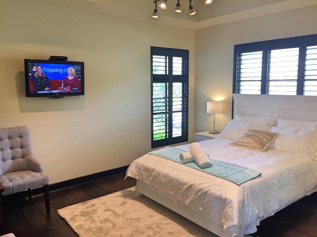Mission Hill Lake View Villa West Kelowna Exterior foto